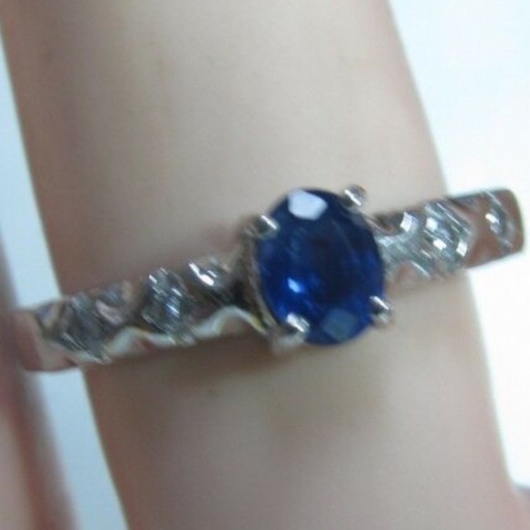LADIES 14K WHITE GOLD NATURAL BLUE SAPPHIRE AND DIAMOND RING - Picture 4 of 5